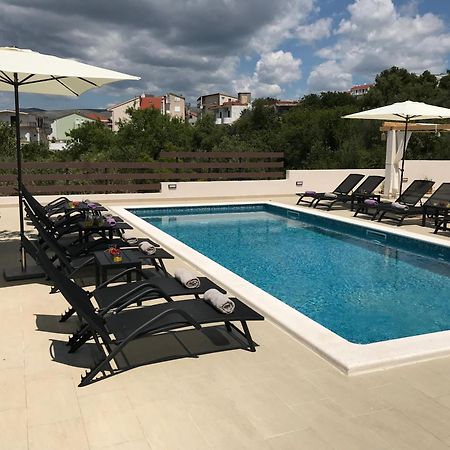 Apartmani Vujic- Villa Dolac Трогир Экстерьер фото
