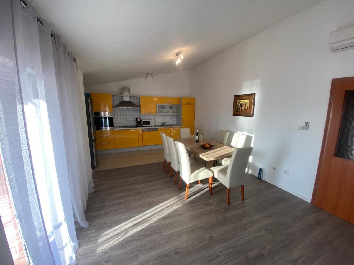 Apartmani Vujic- Villa Dolac Трогир Экстерьер фото