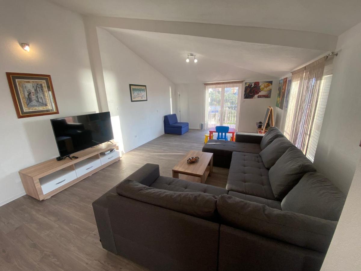 Apartmani Vujic- Villa Dolac Трогир Экстерьер фото