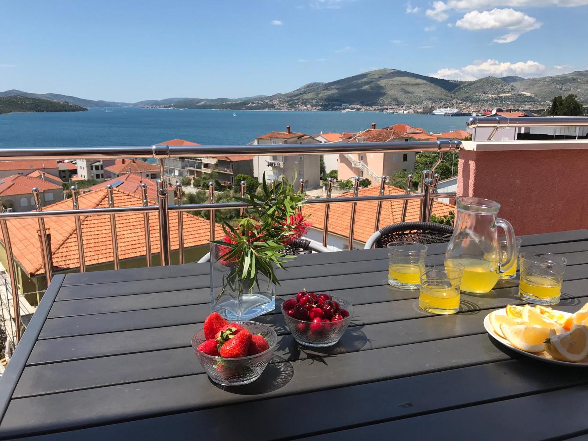 Apartmani Vujic- Villa Dolac Трогир Экстерьер фото