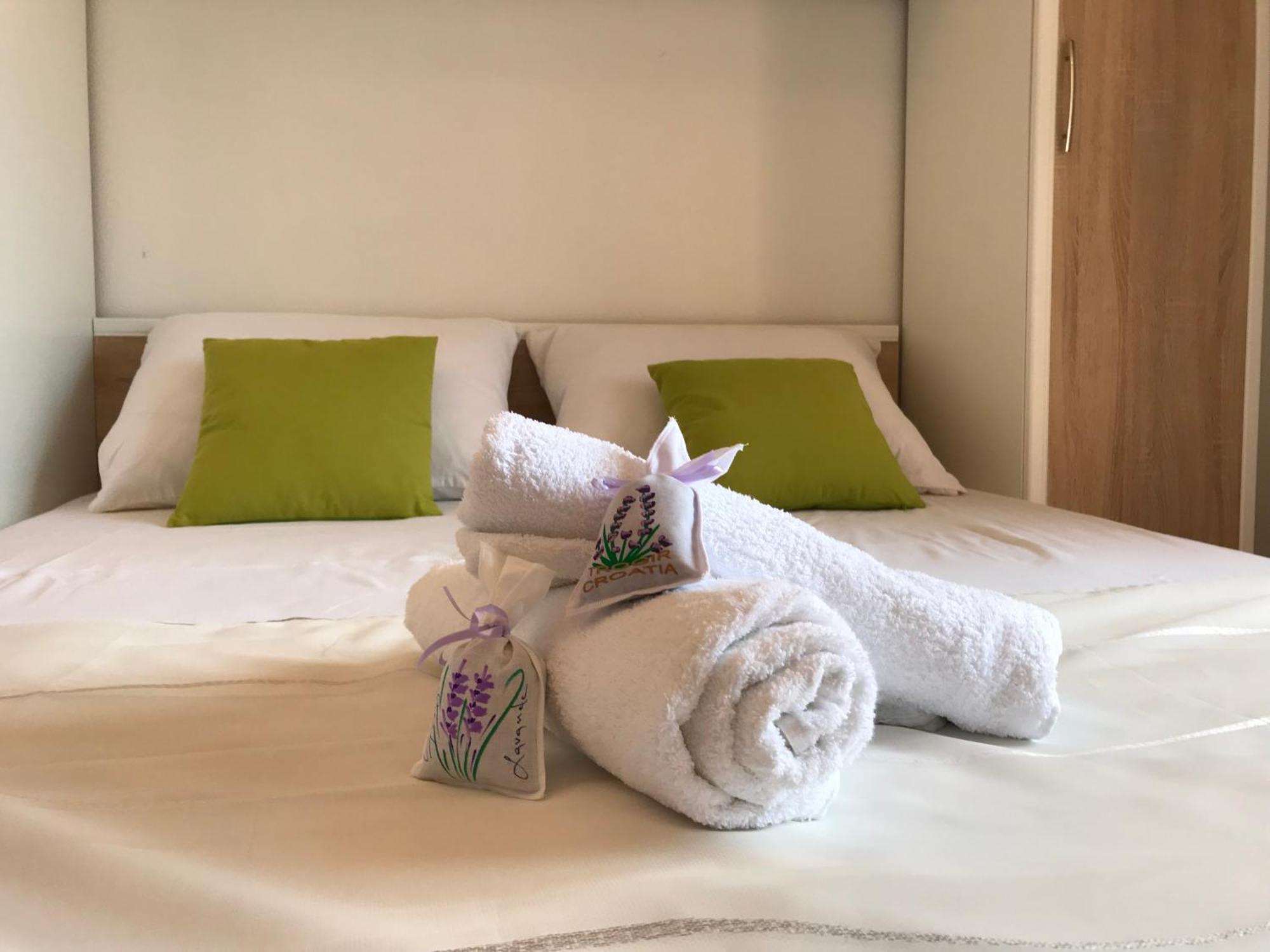 Apartmani Vujic- Villa Dolac Трогир Экстерьер фото