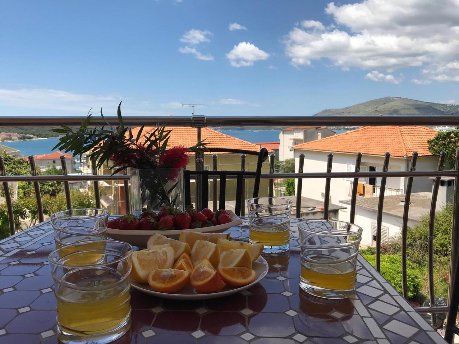 Apartmani Vujic- Villa Dolac Трогир Экстерьер фото