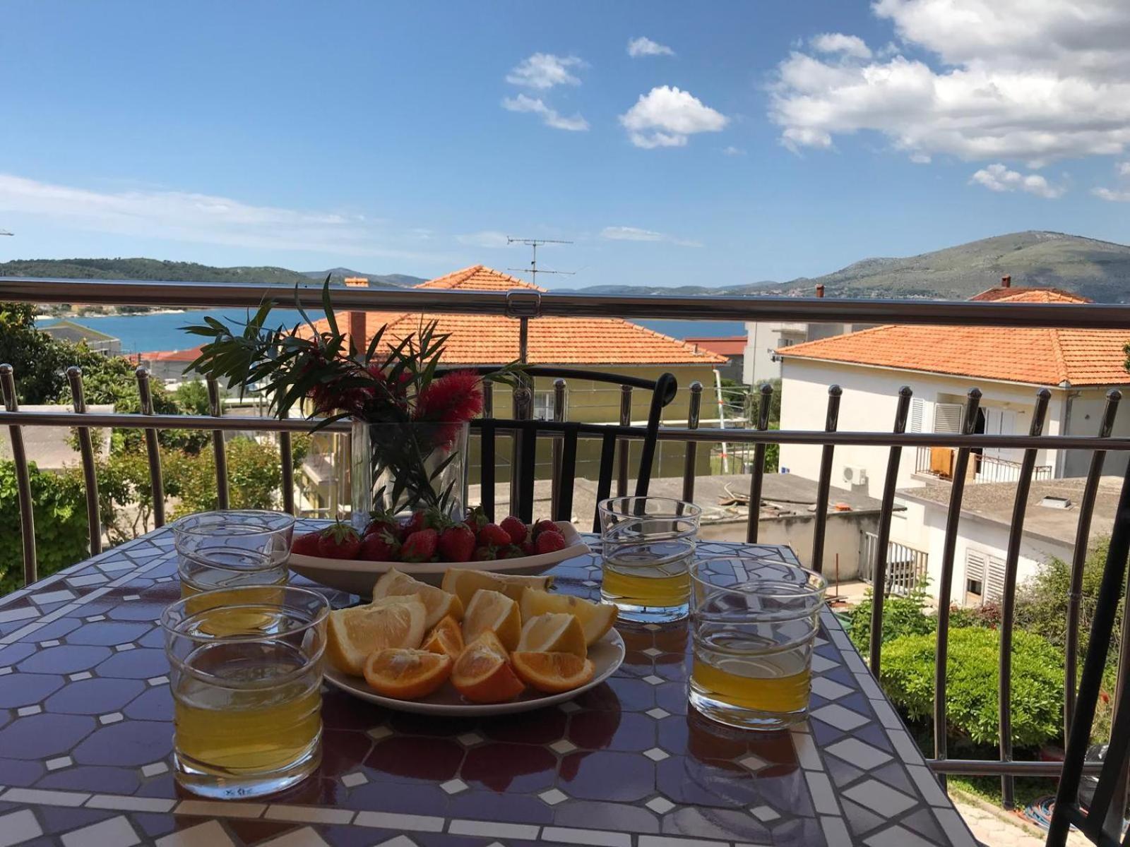 Apartmani Vujic- Villa Dolac Трогир Экстерьер фото