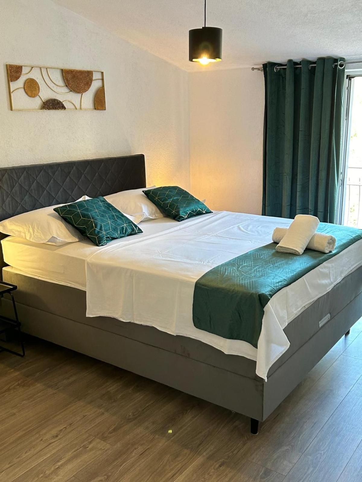 Apartmani Vujic- Villa Dolac Трогир Экстерьер фото