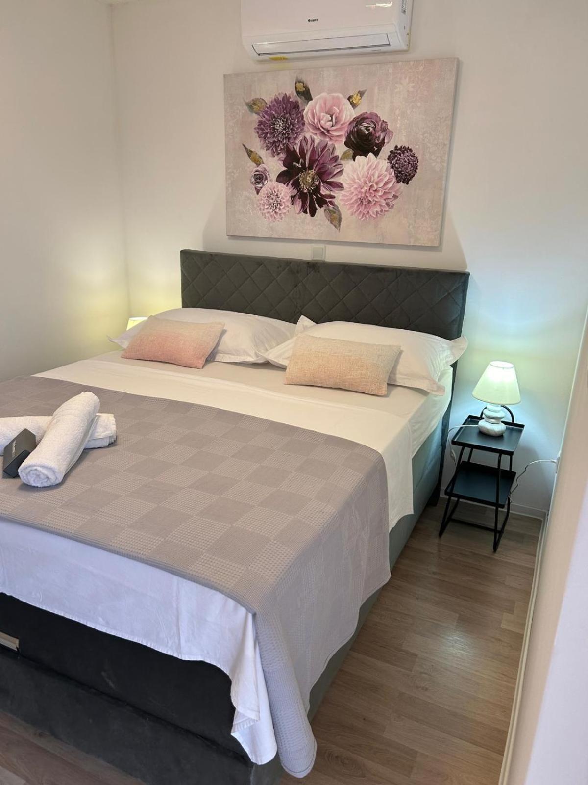 Apartmani Vujic- Villa Dolac Трогир Экстерьер фото