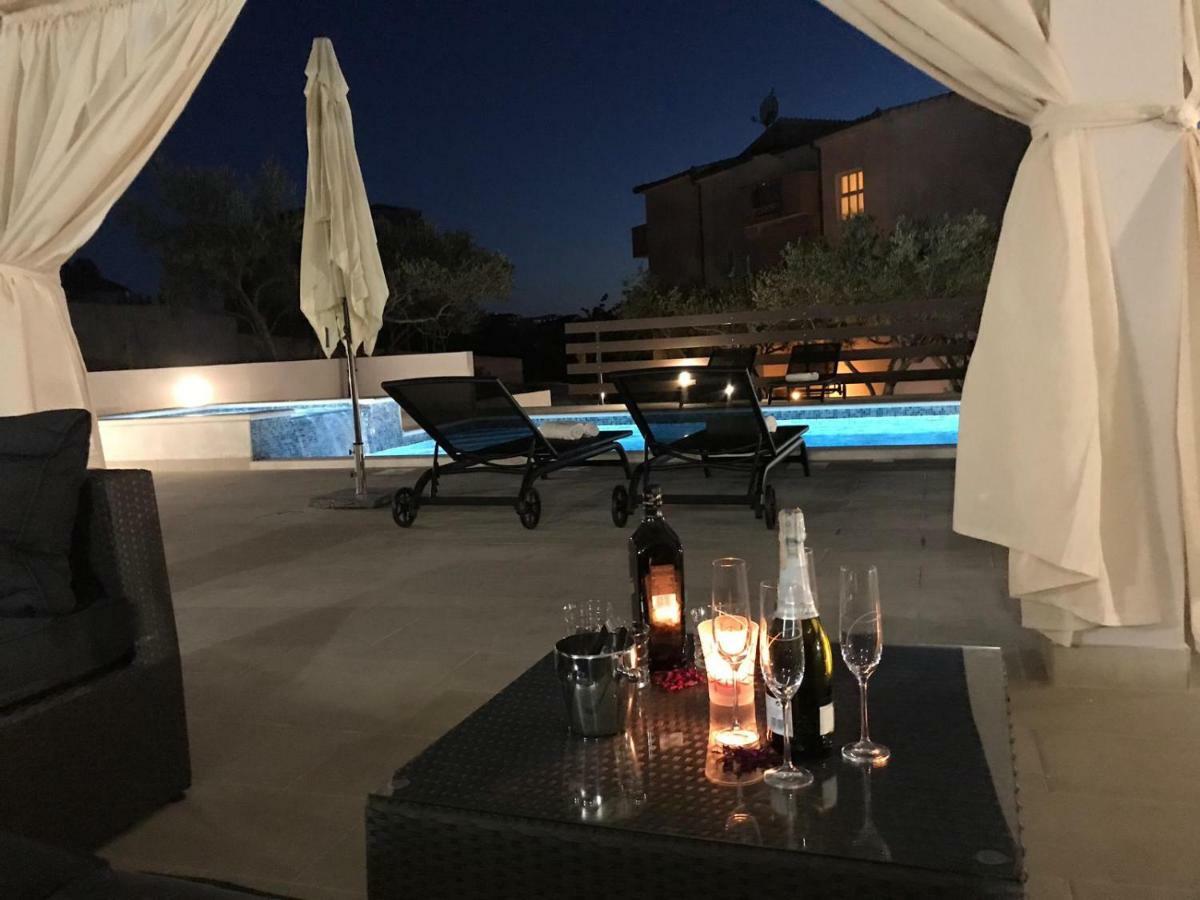 Apartmani Vujic- Villa Dolac Трогир Экстерьер фото