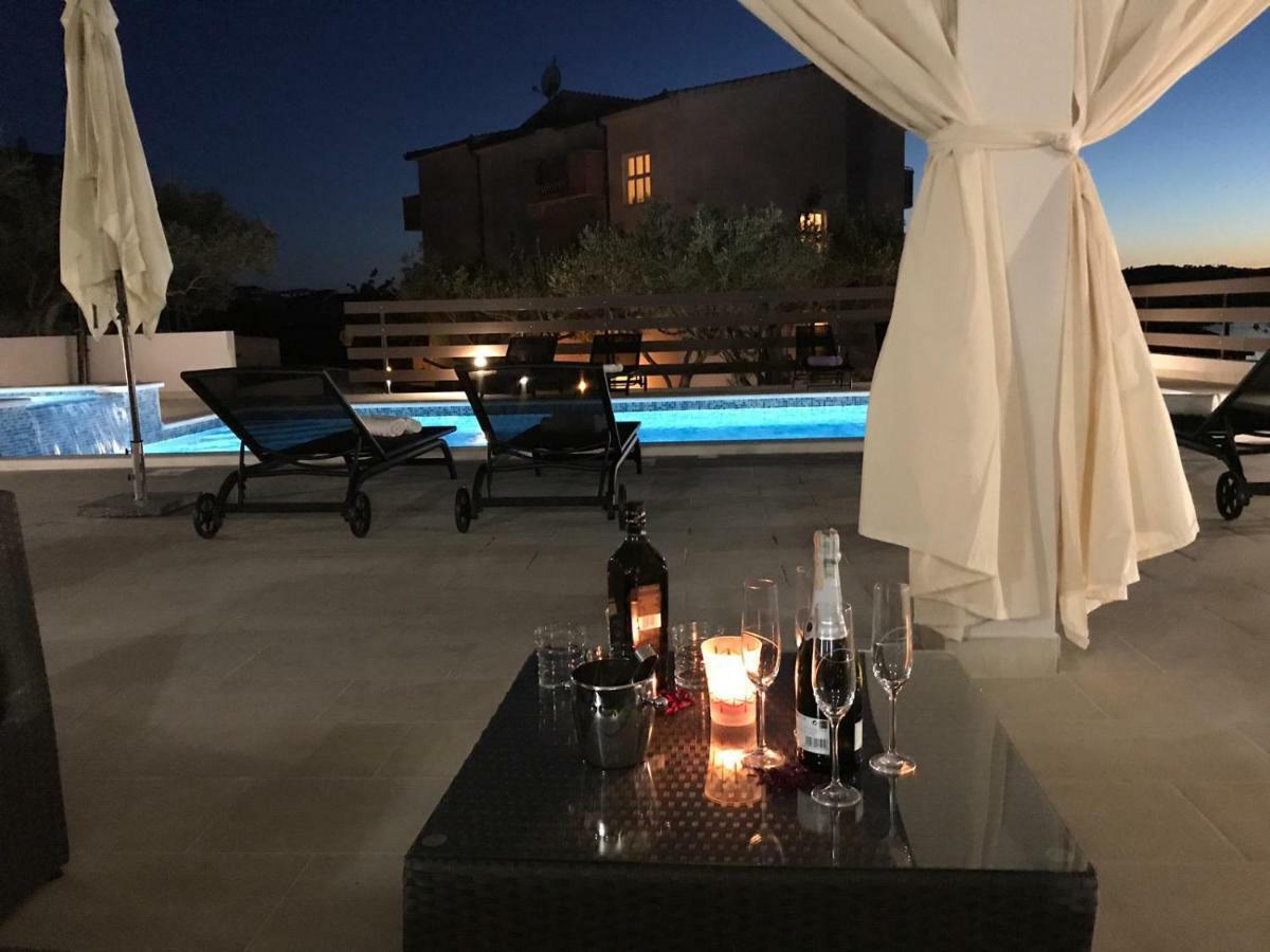 Apartmani Vujic- Villa Dolac Трогир Экстерьер фото